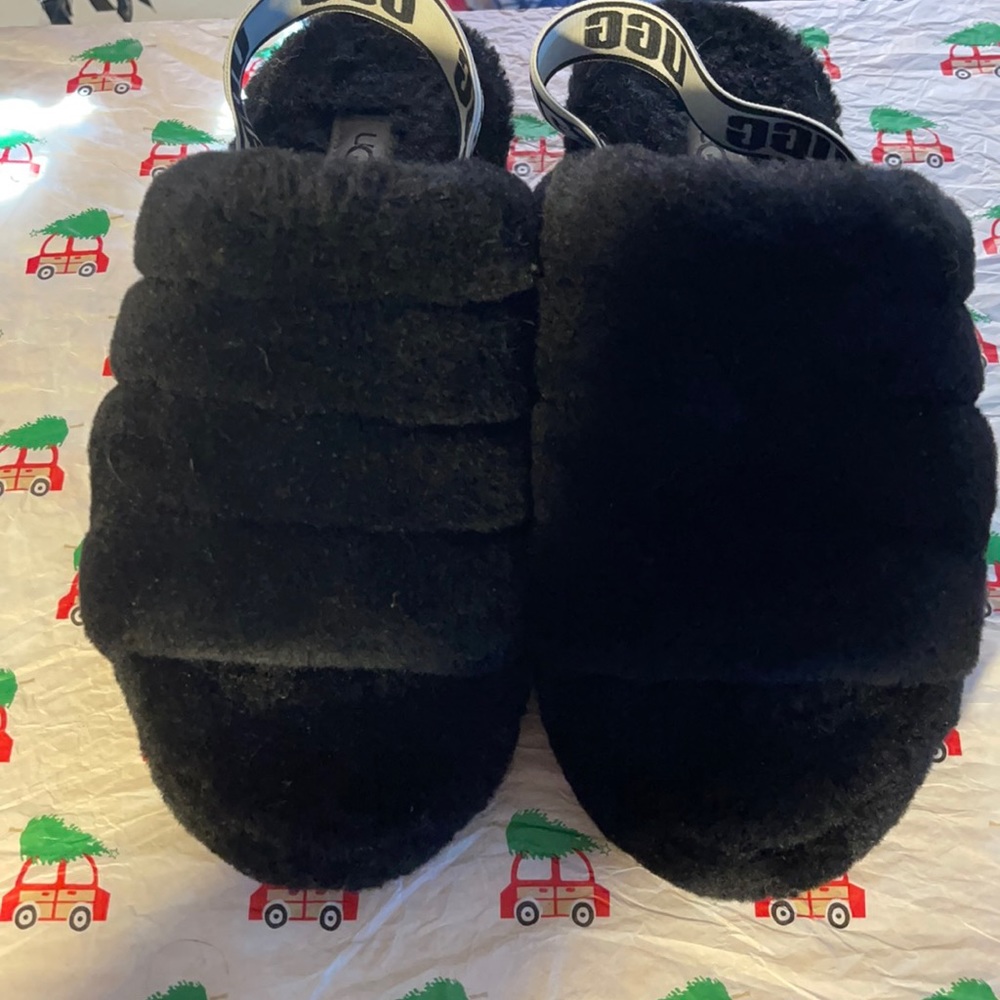UGG fluffy slides